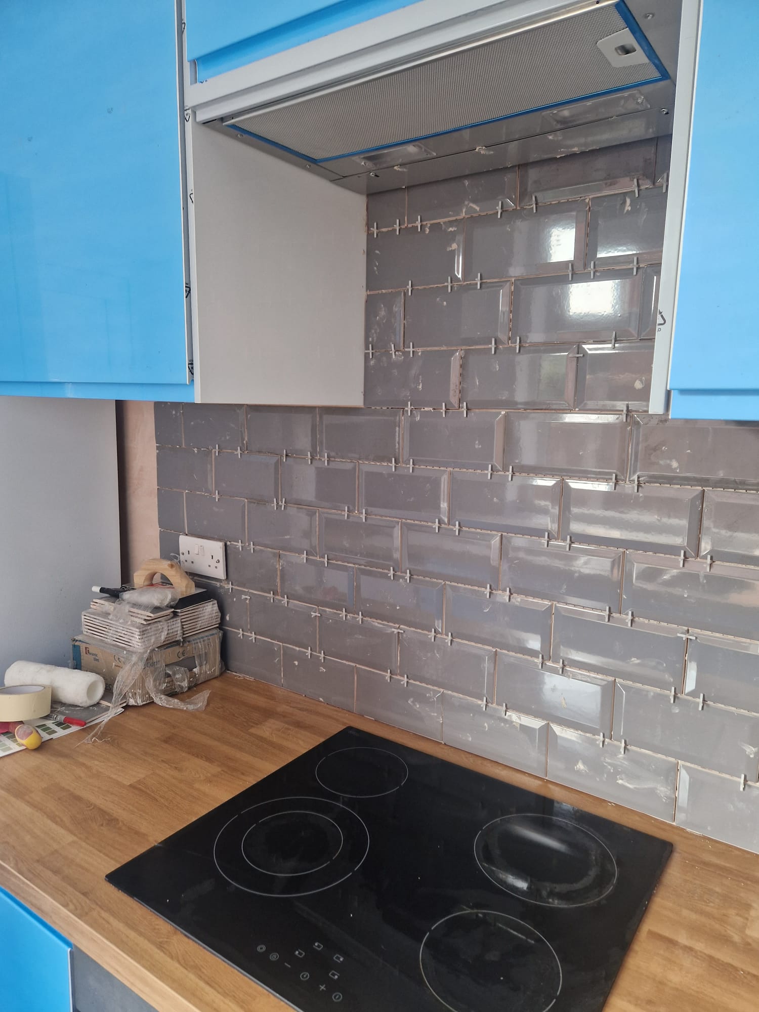 Kitchen splashback tiling