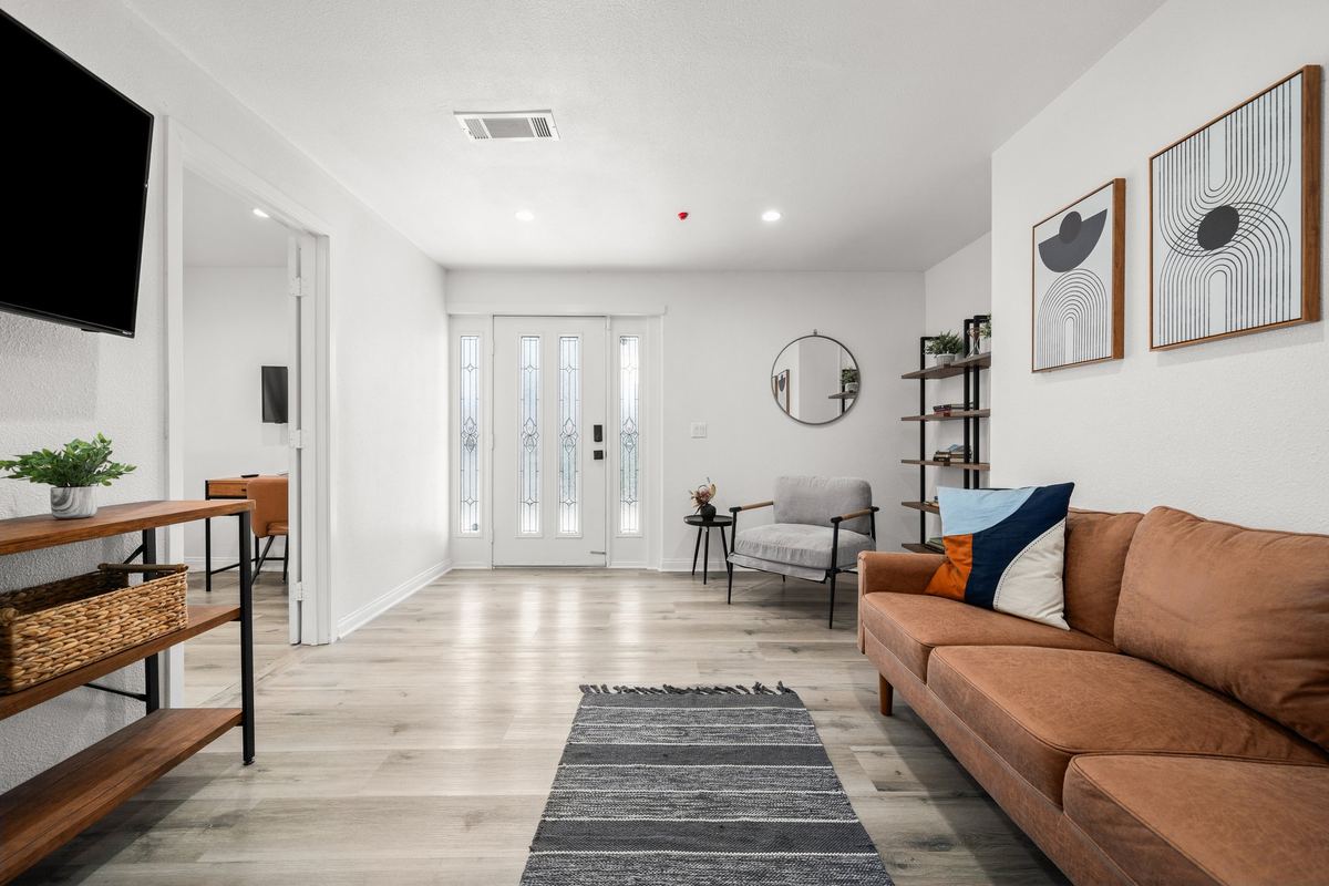 Entryway and living space at Anaheim Villa Estates