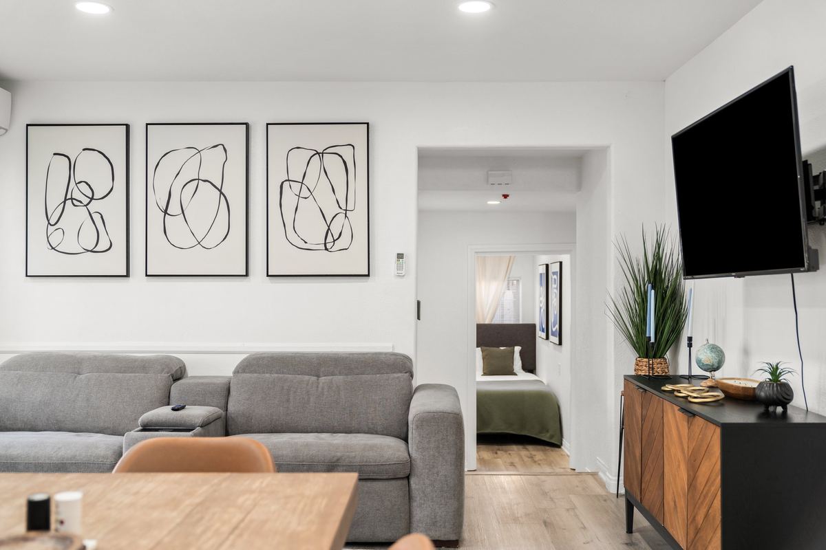 Dining and common area at Anaheim Villa Estates