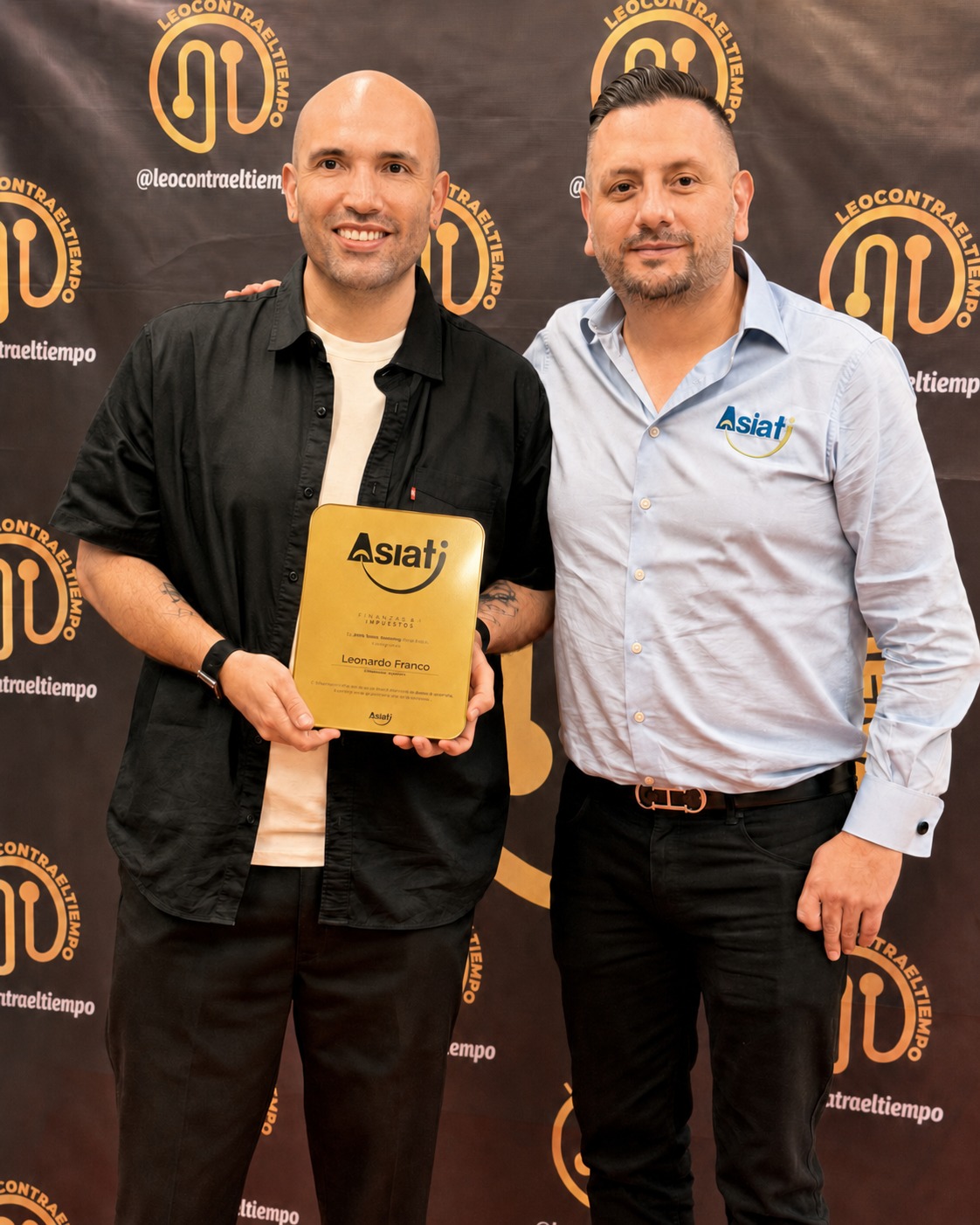 Leonardo Franco junto a representante de Asiatí
