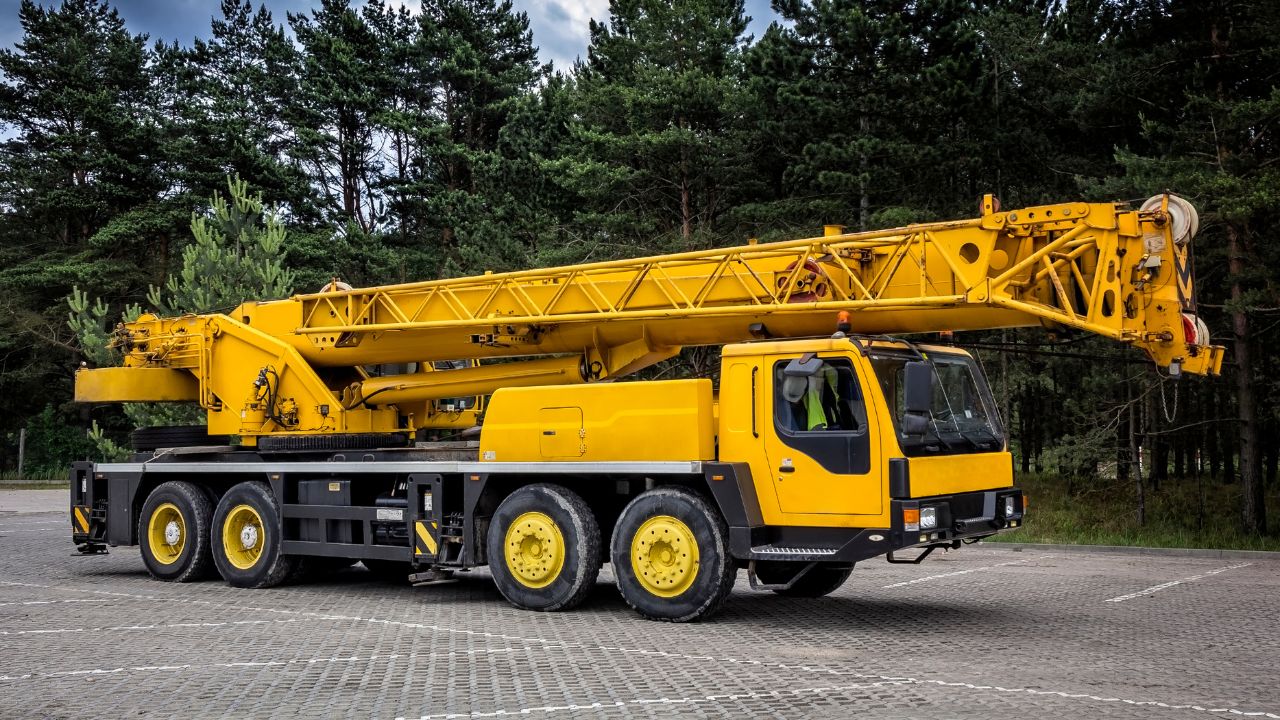 25 to 50 ton small mobile crane for rent in Dubai