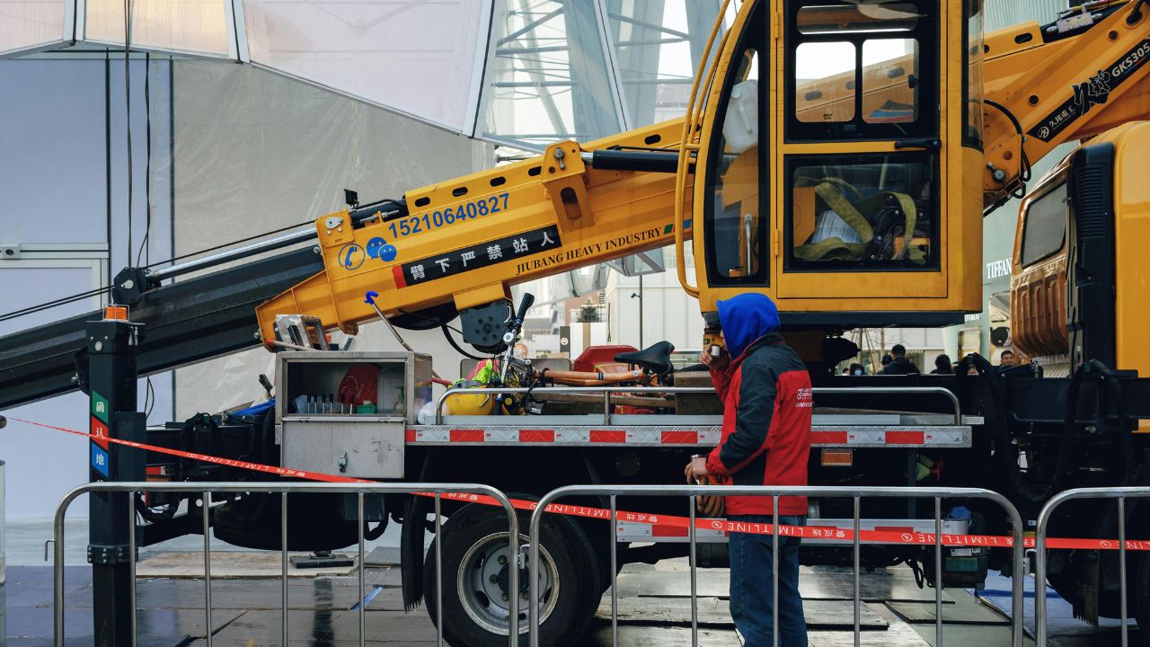 250 to 350+ ton super heavy mobile crane rental UAE