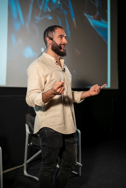 Dr. Víctor Bravo