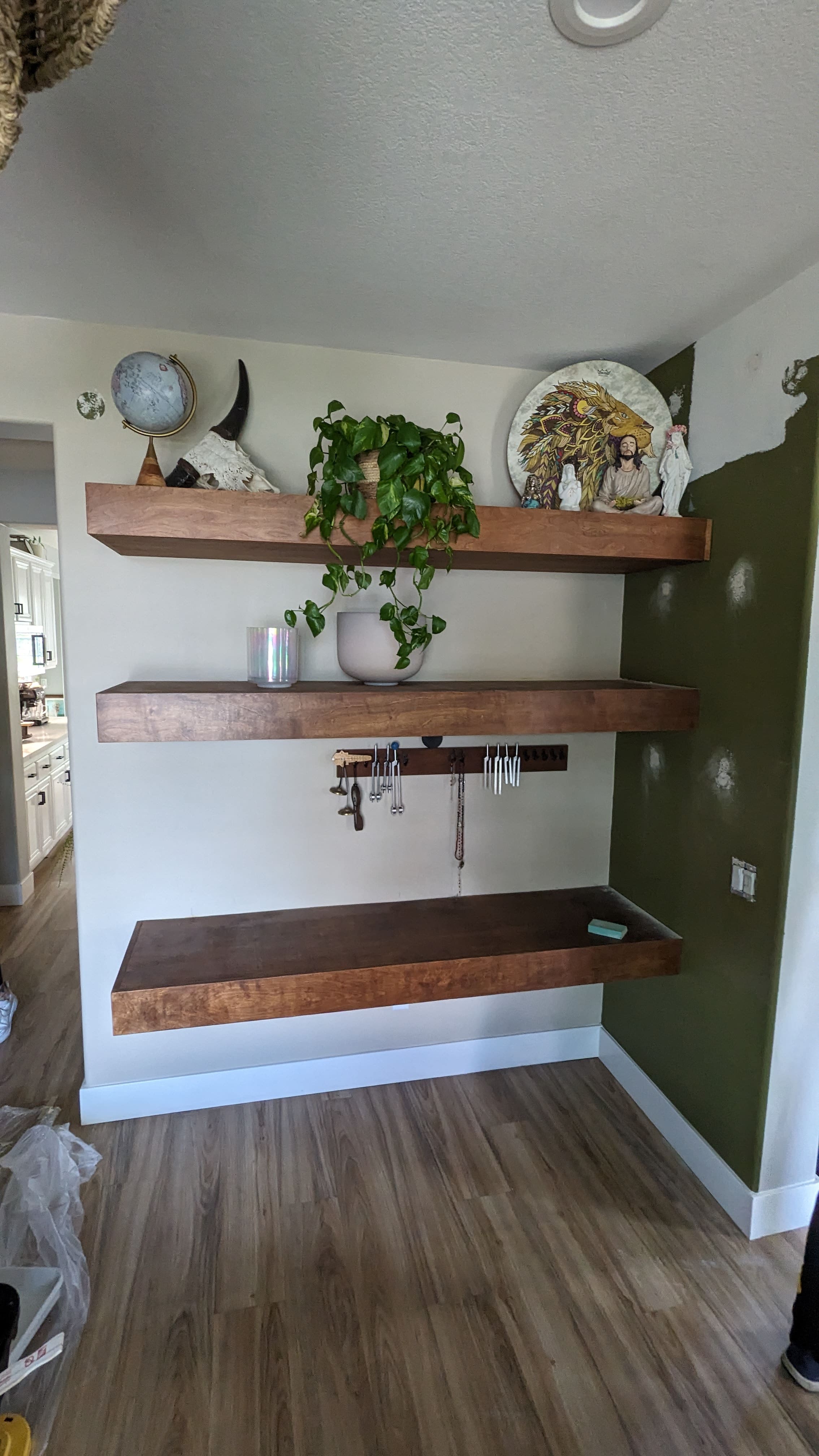 San Dimas Shelves