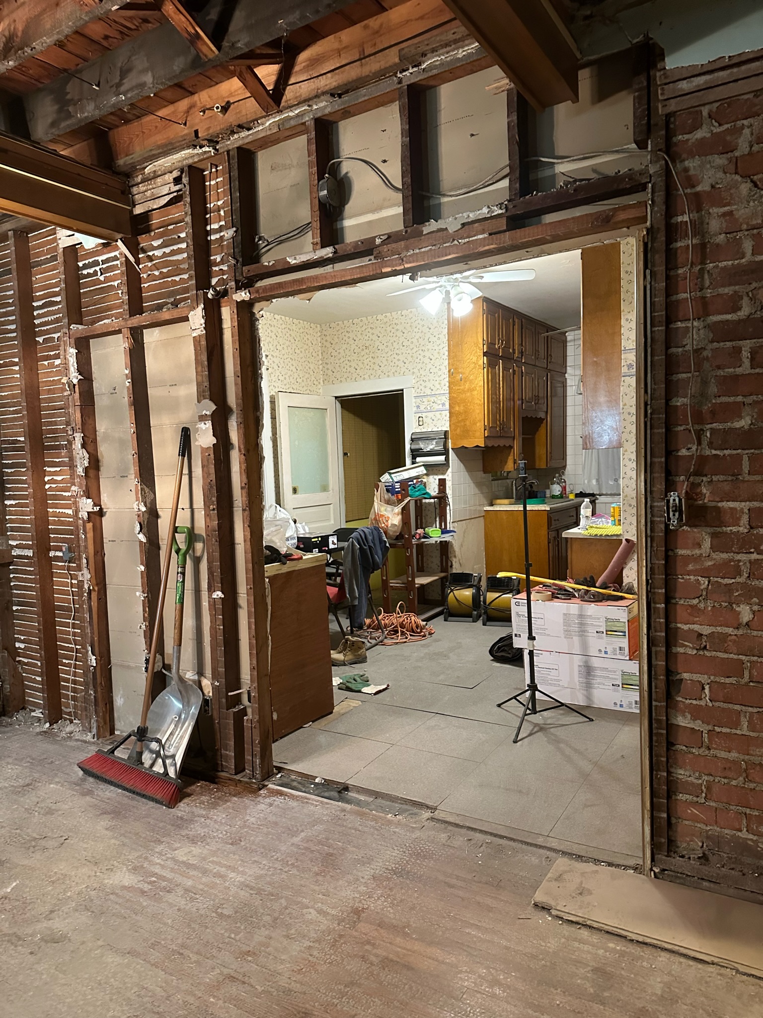 The same Peru, Illinois kitchen before Envision Builders began the remodel