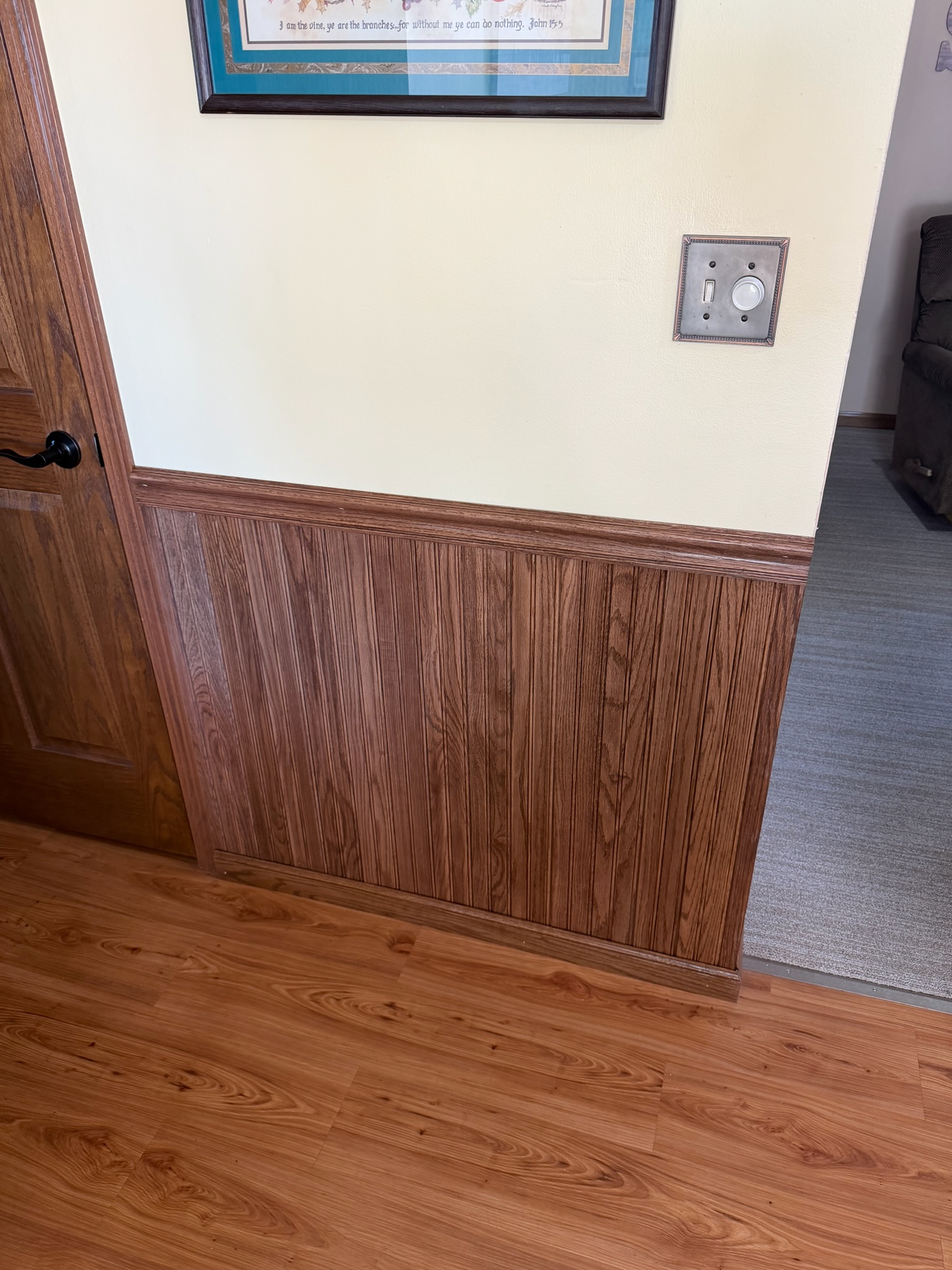 Completed wainscoting installation by Envision Builders in the Illinois Valley