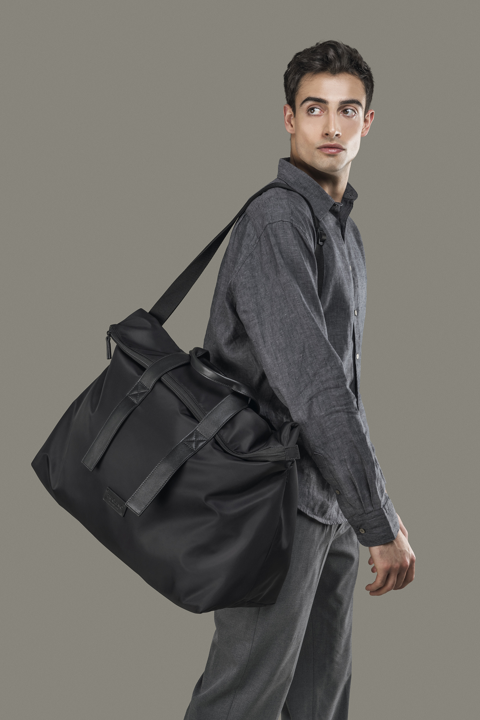 Tucano Fold weekender carried by a business traveller