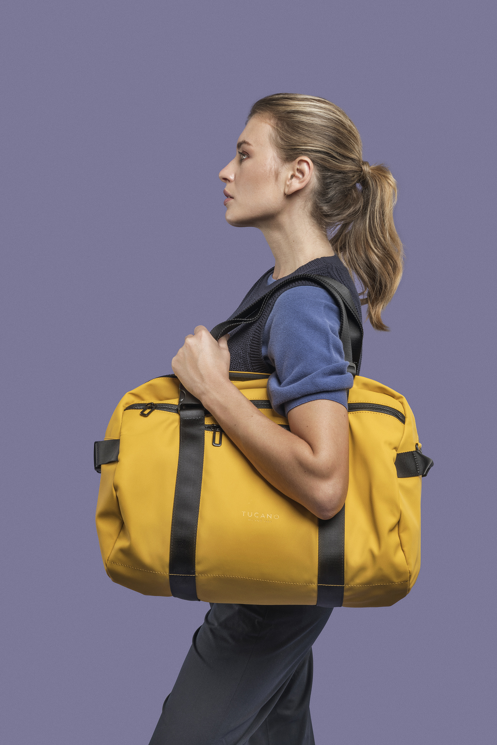Tucano Gommo weekender, carried on the shoulder