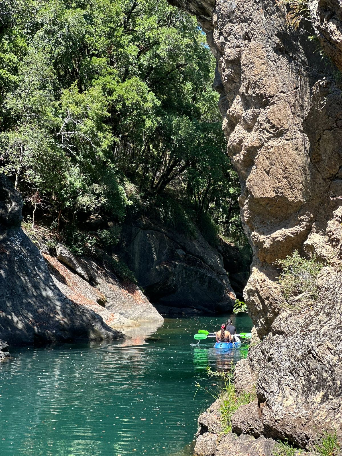 Kayak en el río