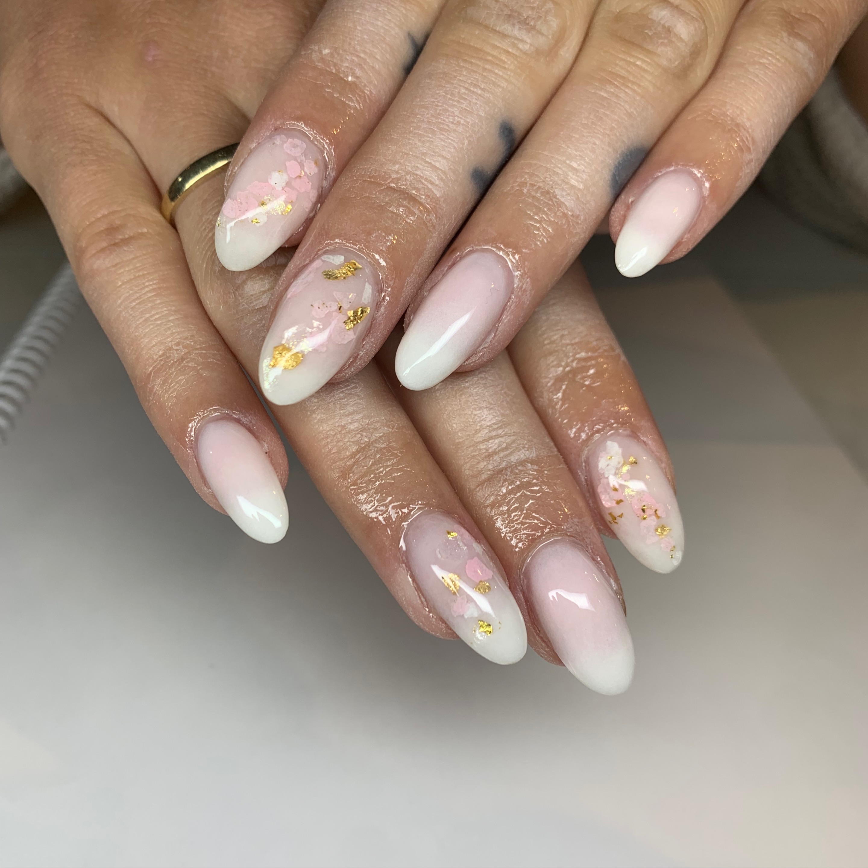 Ongles nude vus sous un autre angle