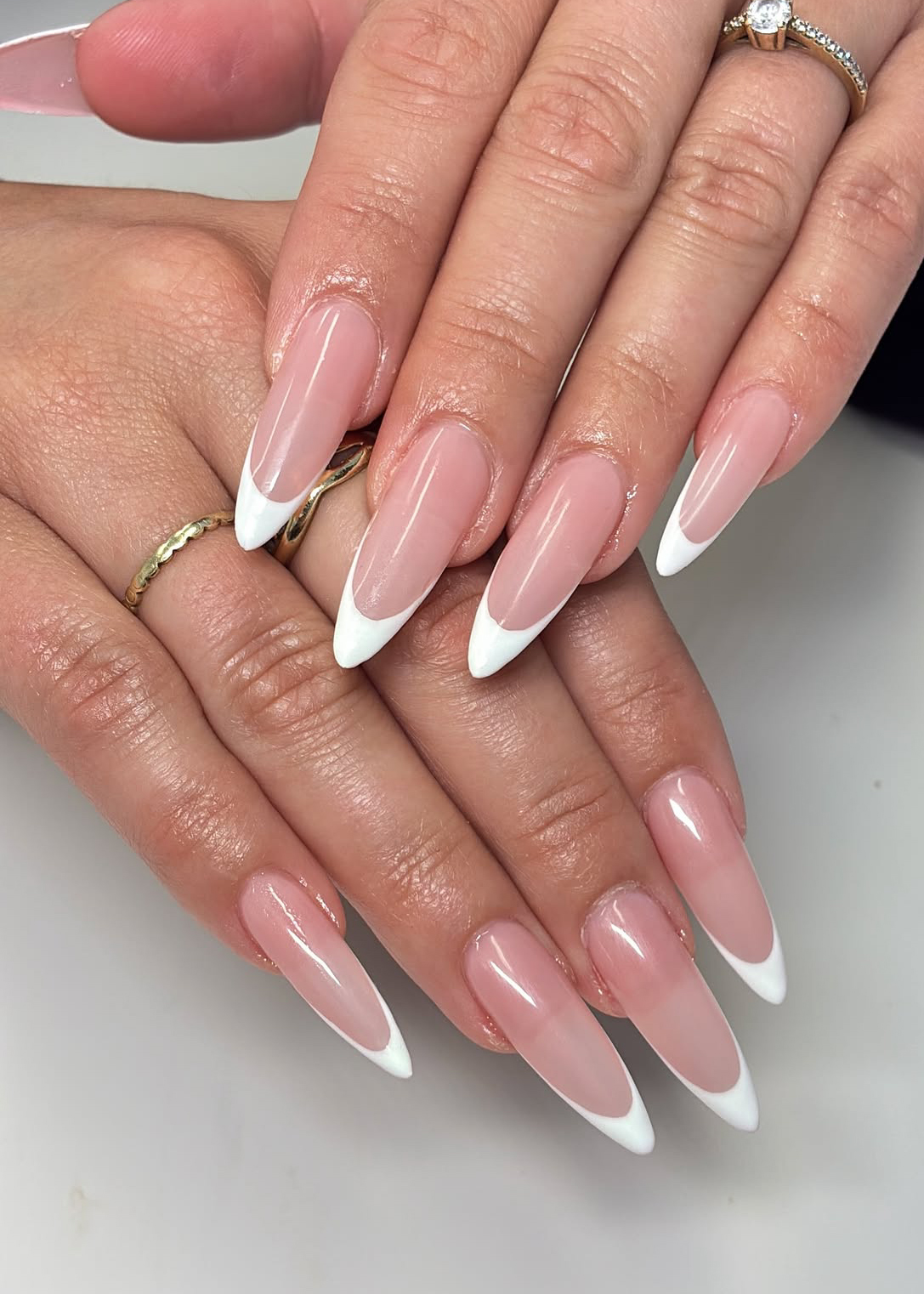 Ongles Gel-X french nude en amande