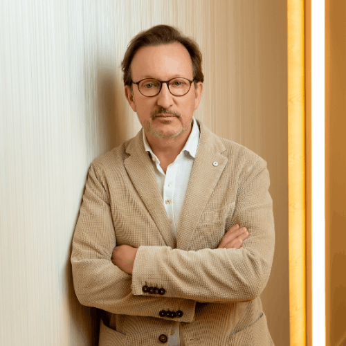 Dr. Toni Arcas, cirujano especialista en rinoplastia no invasiva