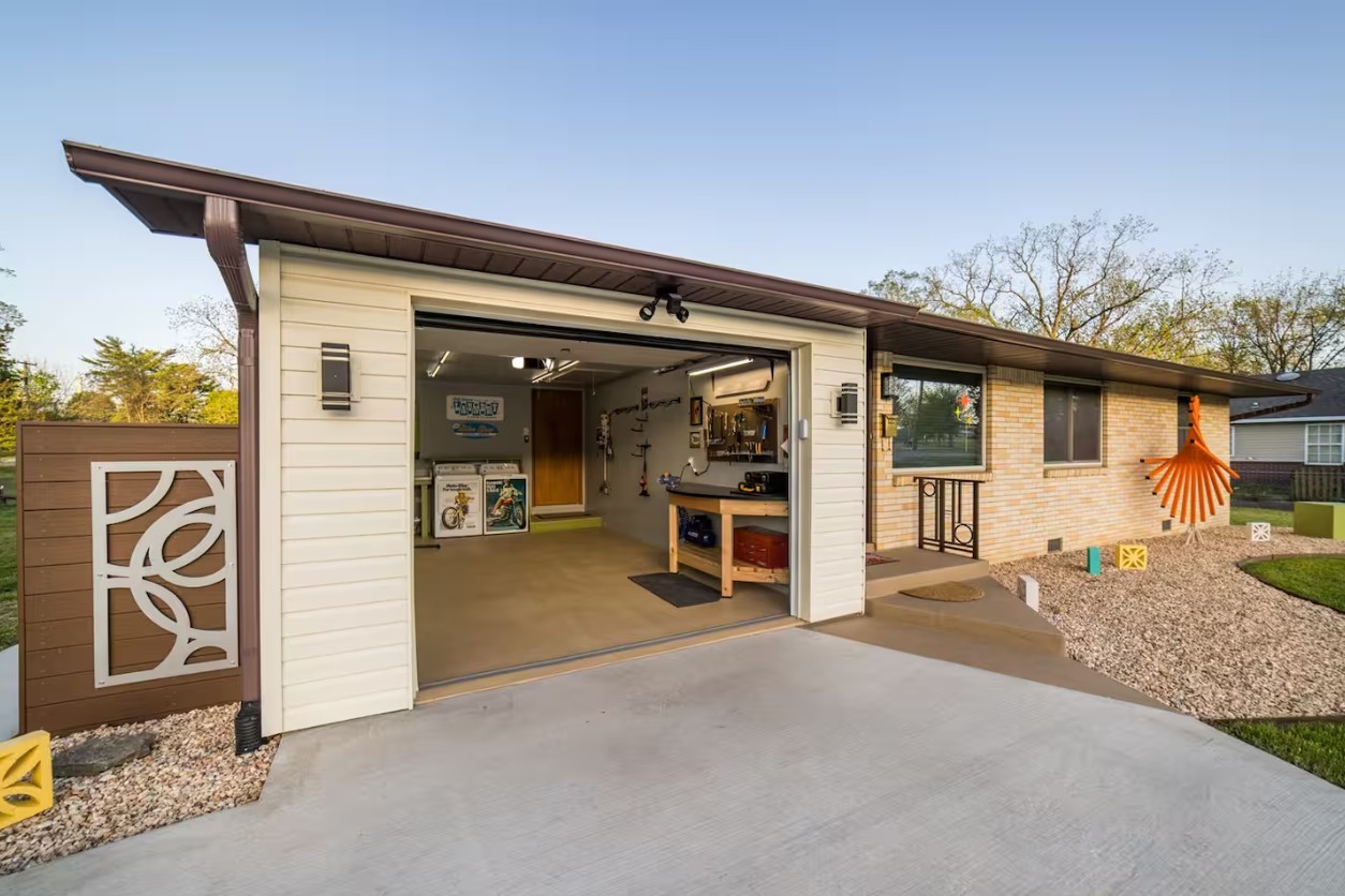 Mid-Century on 5th interior
