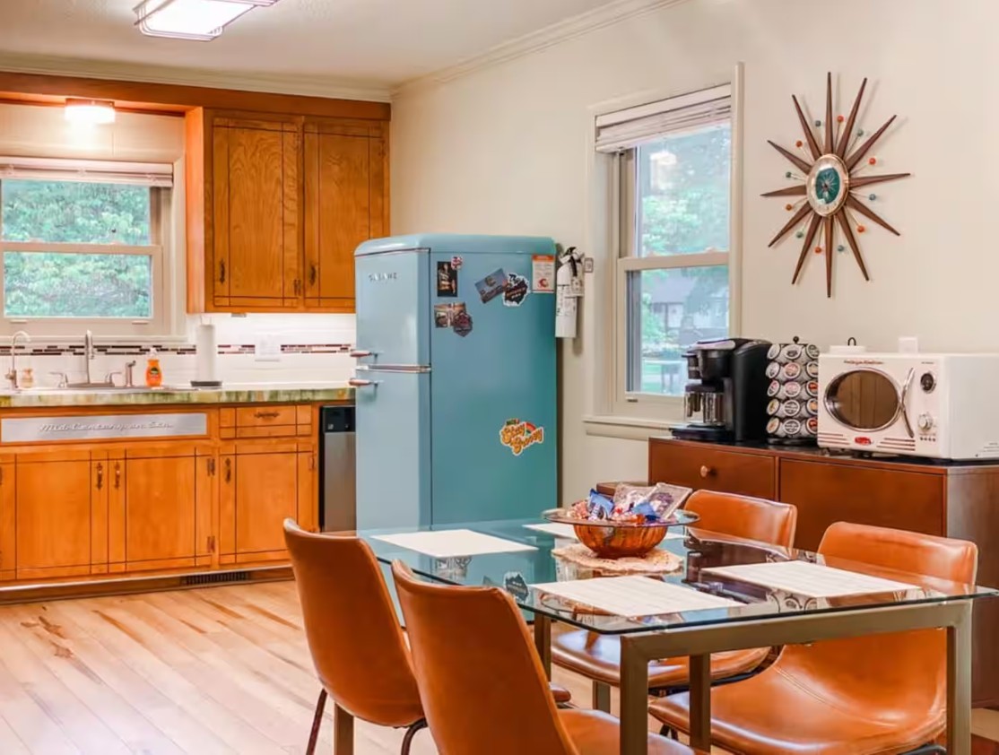 Mid-Century on 5th backyard