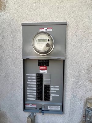 {{ custom_values.service_1 }} in {{custom_values.area_2})