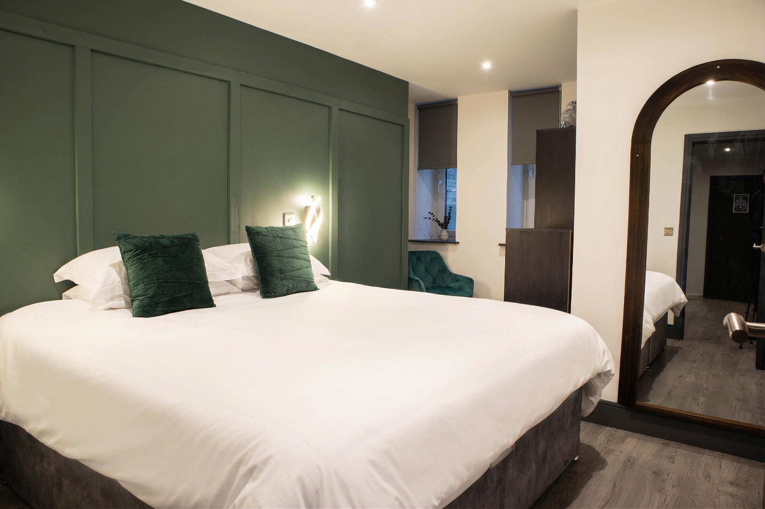 Spacious one-bed serviced apartment in Bradford city centre by Apex Stays