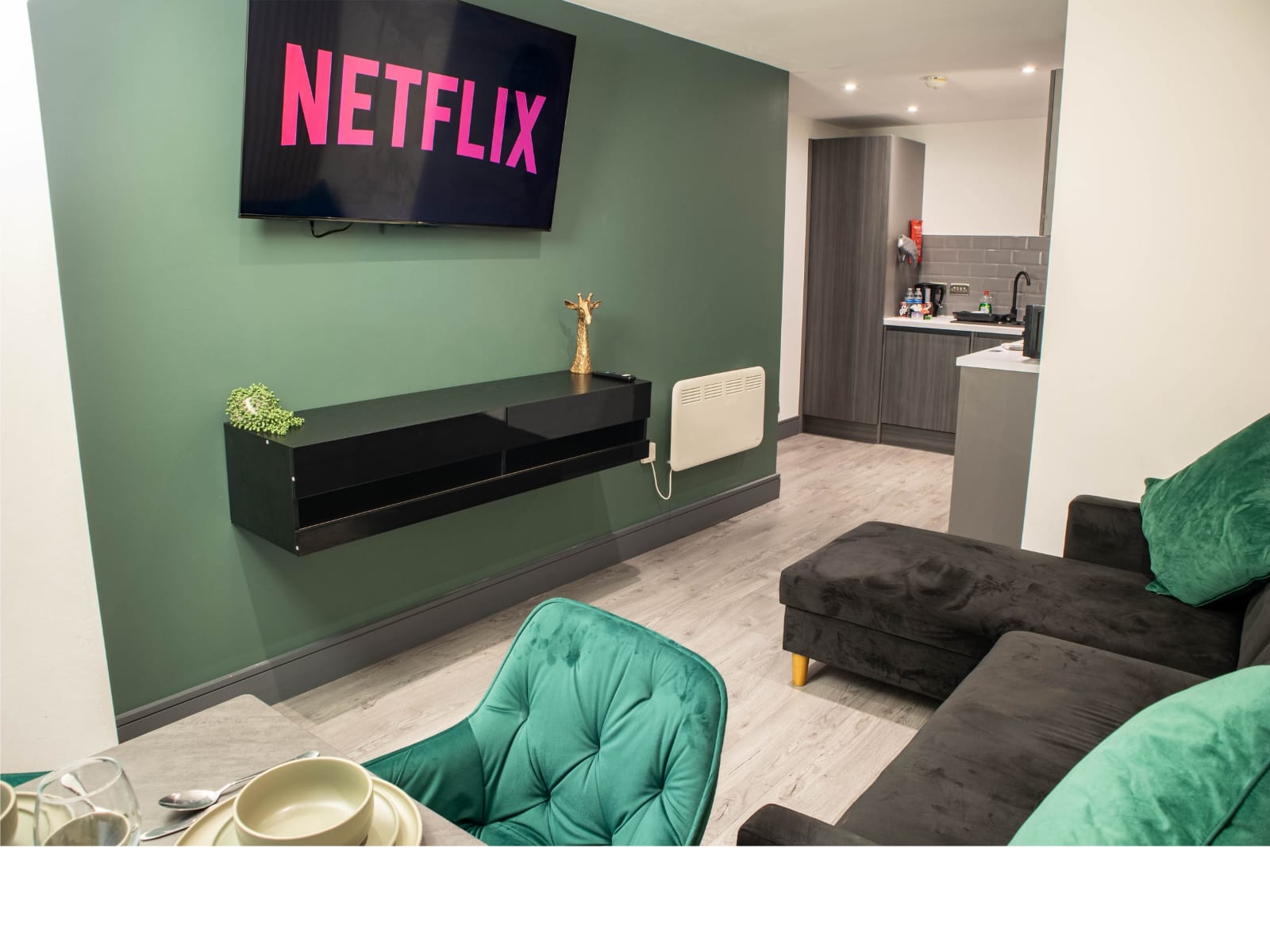 Cotswold Escape 15 clean furnished serviced accommodation apartment