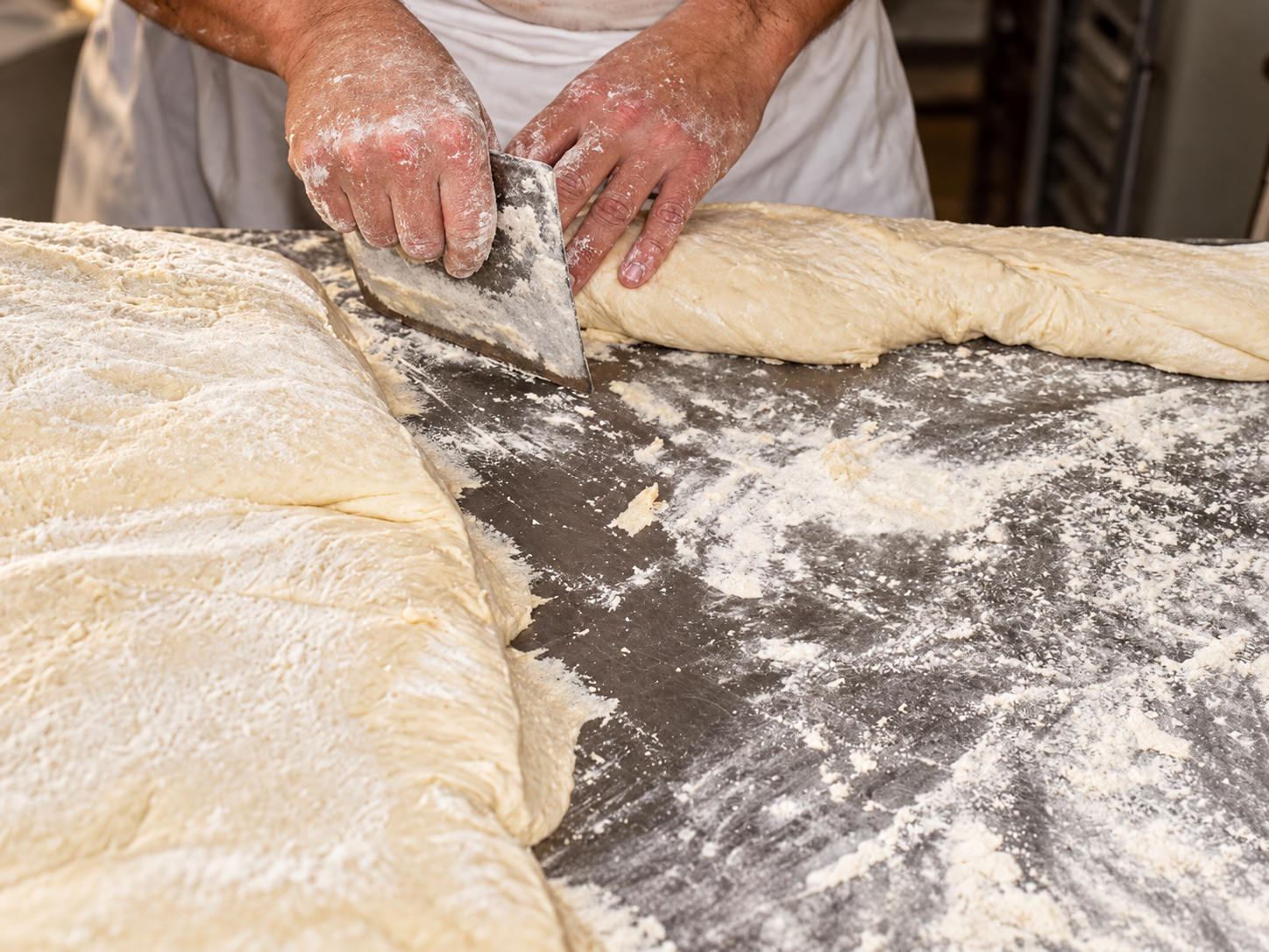 Lavorazione dell'impasto nel Biscottificio Stalfieri