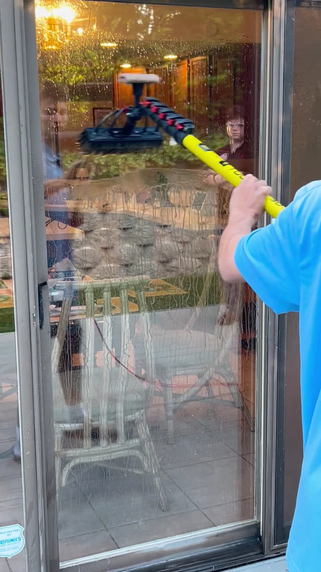 Professional residential window washing before and after by Whiteline