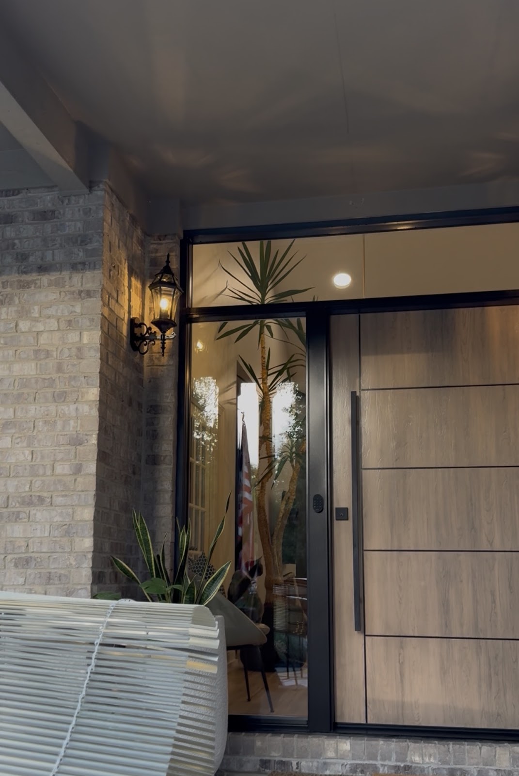 Professional residential window washing before and after by Whiteline