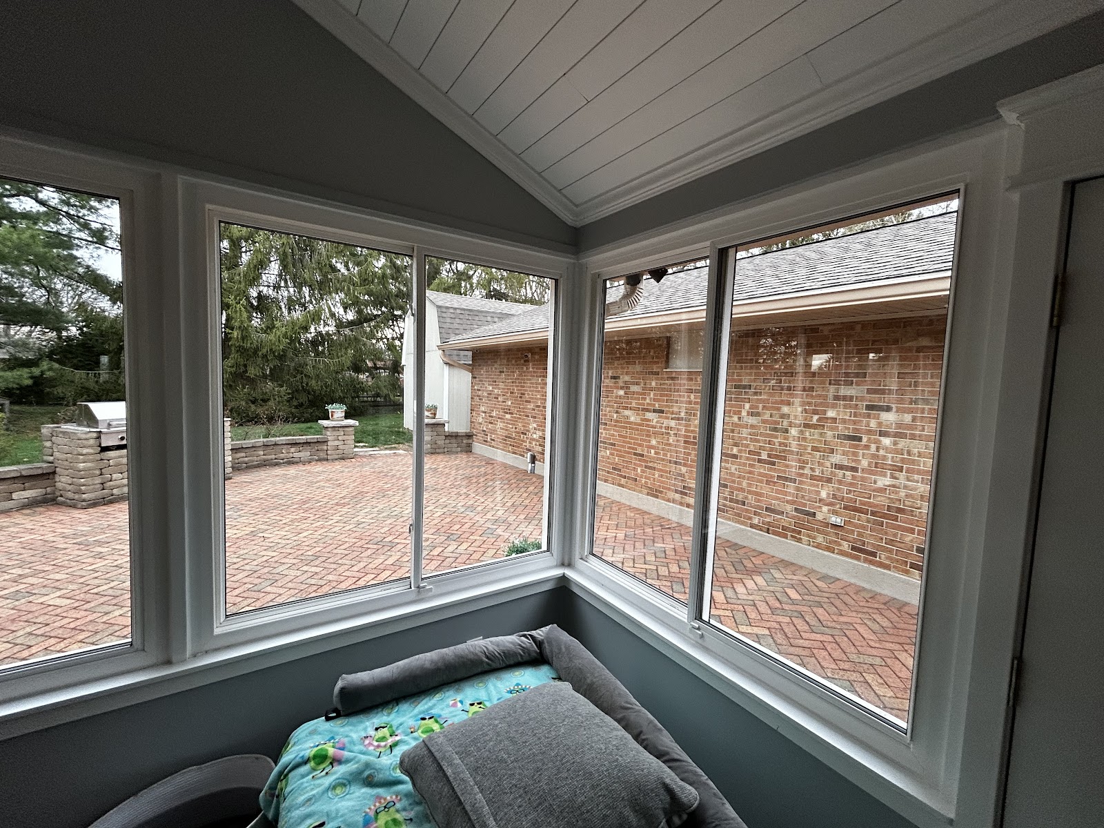 Residential exterior windows cleaned by Whiteline Window Washing