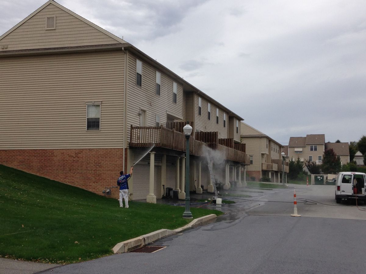 The Ultimate HOA Pressure Washing Checklist for Houston Communities