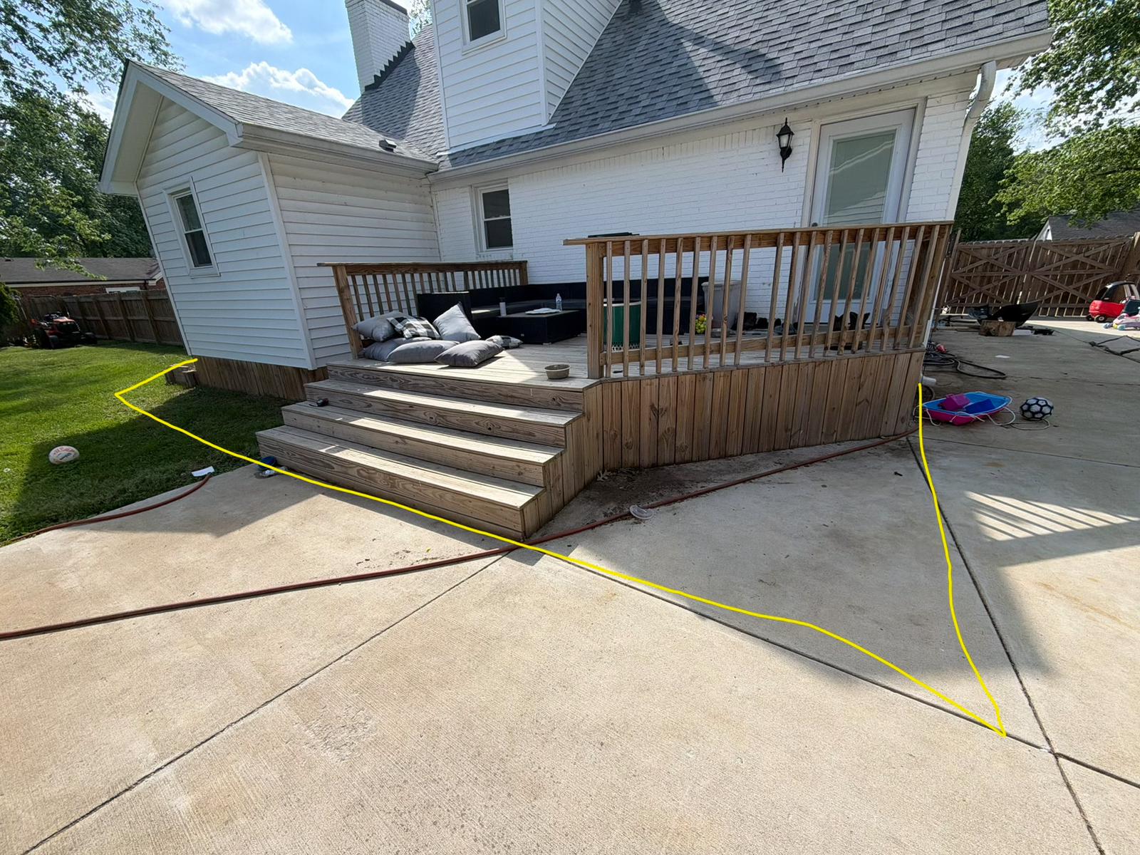 Custom wood and composite deck builder in La Grange KY