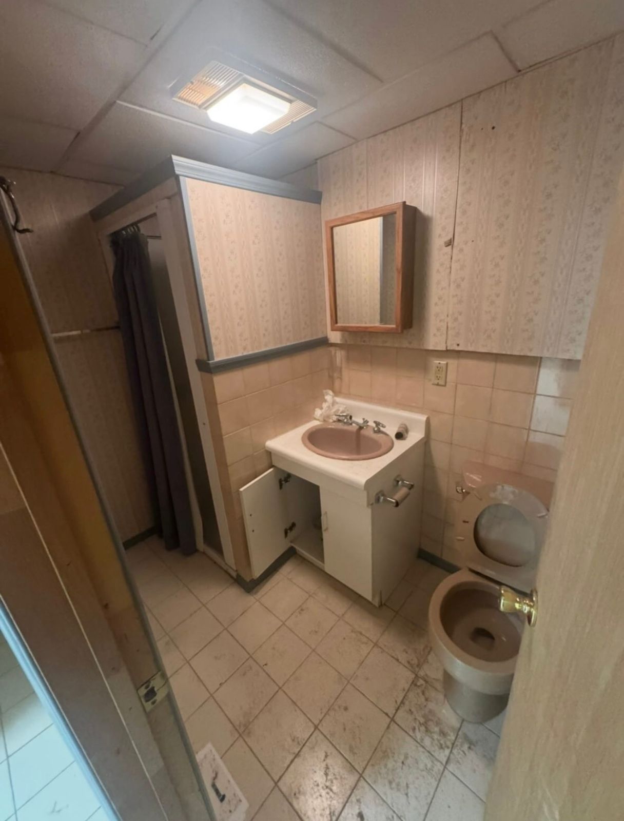 Old worn out bathroom in white plains ny