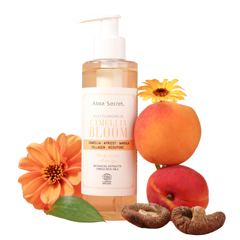 Botella de aceite desmaquillante Camellia Bloom 200 ml de Alma Secret sobre fondo claro.