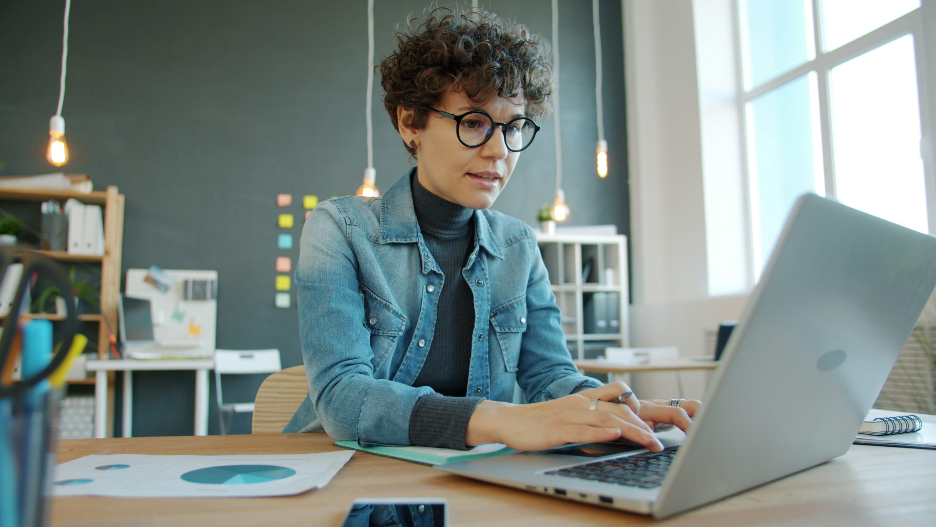 GoHighLevel Virtual Assistant working with AI tools for HighLevel agencies