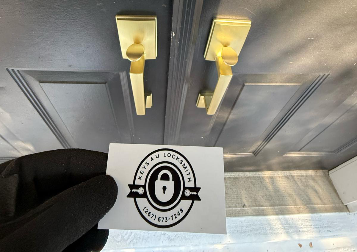 Commercial locksmith