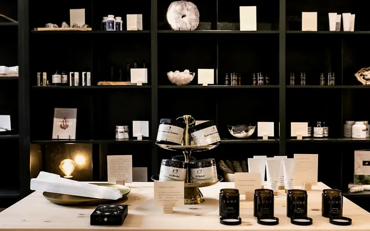 Solstice Wellness, Edinburgh. Bespoke black retail display joinery built by CTD Scotland.