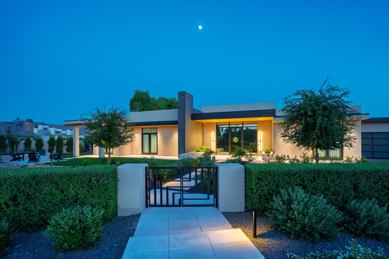 Hillside estate with mountain views — Camelback Foothills