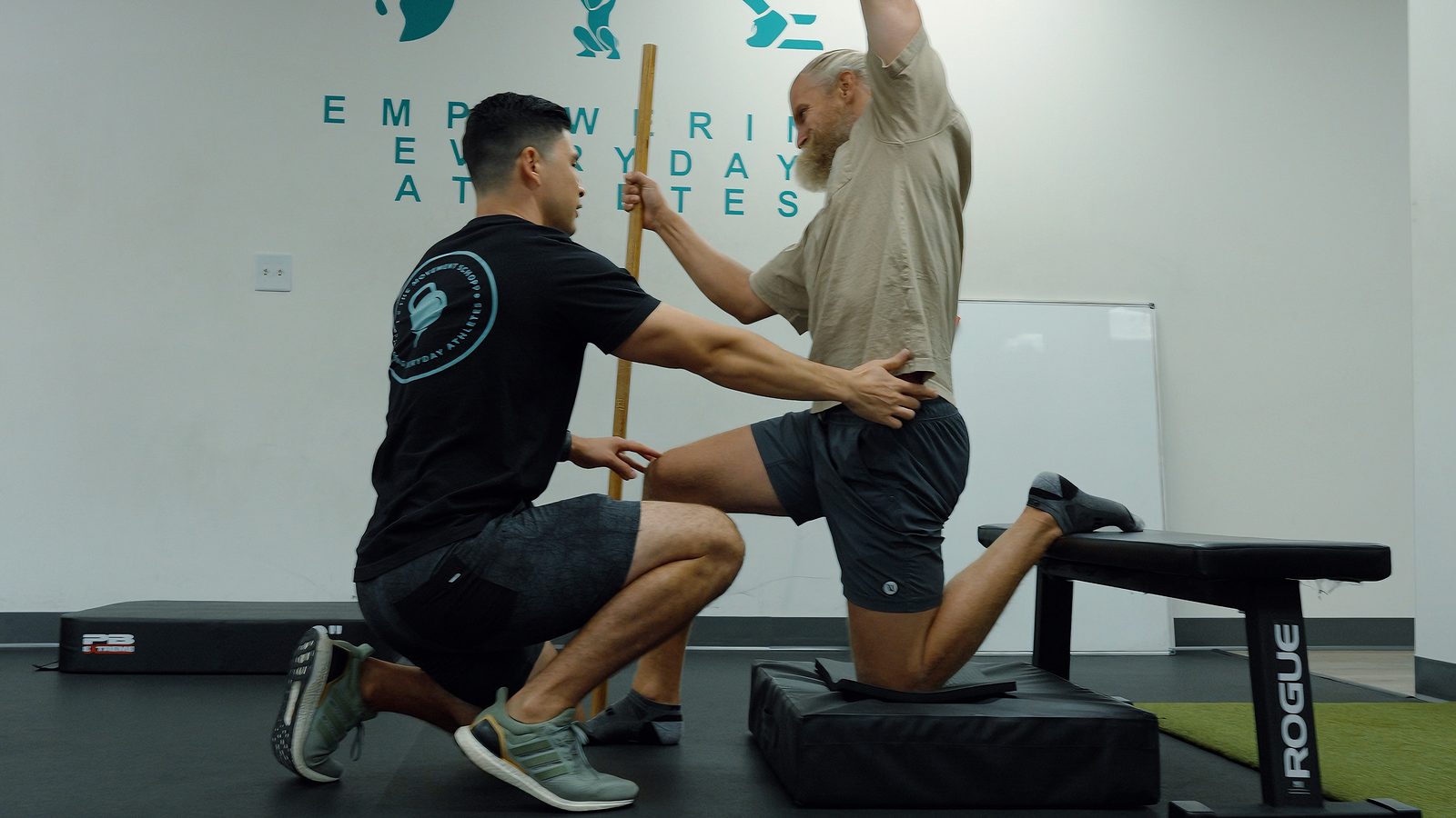 Doctor of PT working 1-on-1 with South Bay athlete
