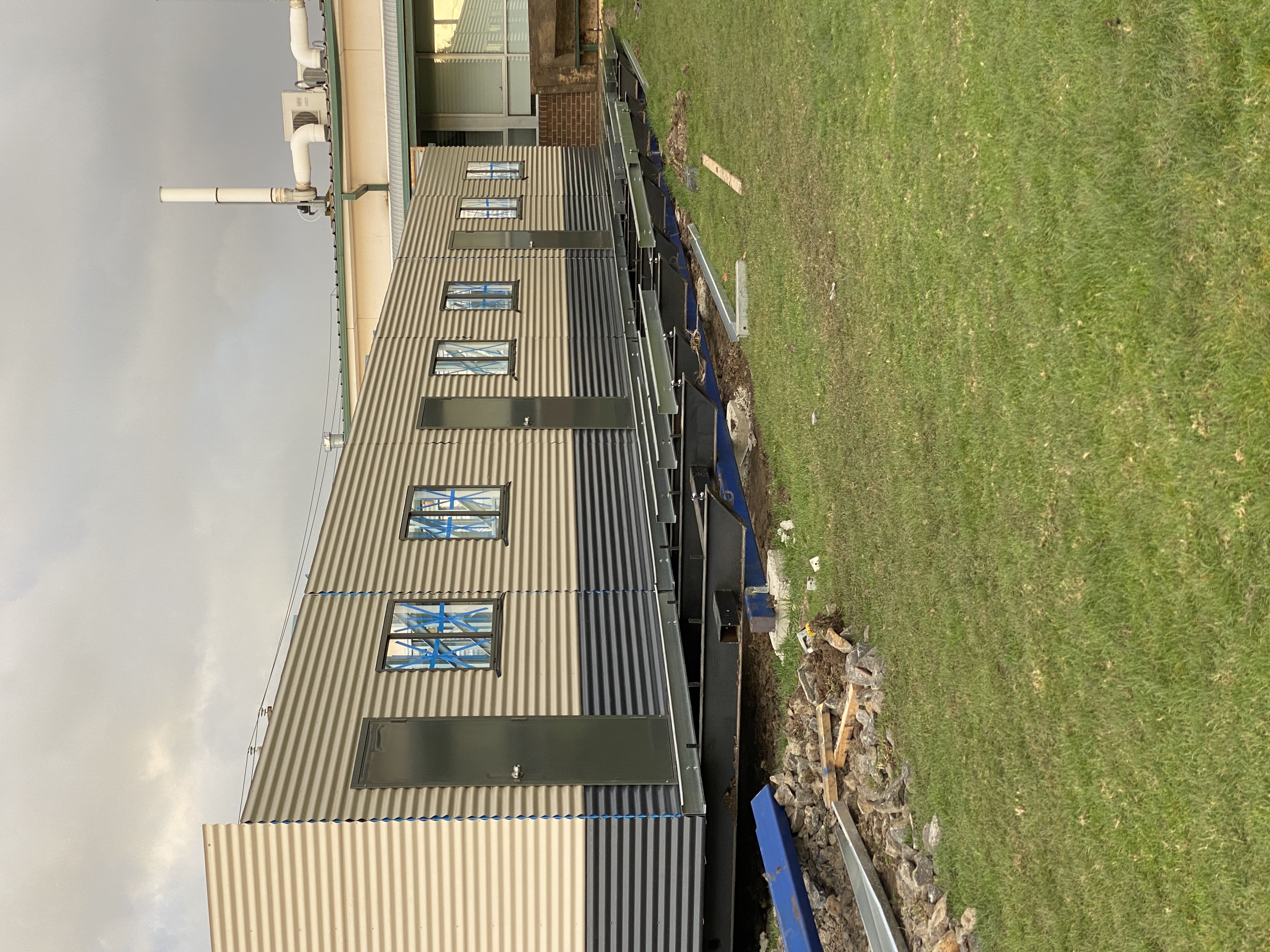Roof trusses being craned onto a steel-framed modular home in Victoria