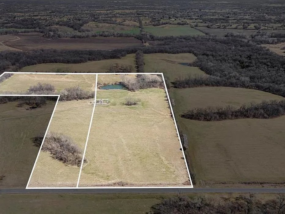 Overhead aerial with boundary lines showing parcel split potential of this 38.26-acre Holt Missouri property