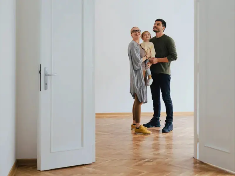 alt="A happy family enjoying their new, empty, and sparkling clean home after a professional move-in cleaning in Maryland."