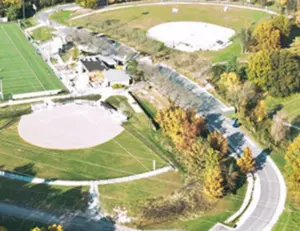 alt="A scenic walking trail at Rockburn Branch Park, a large recreational park located in Elkridge, MD."