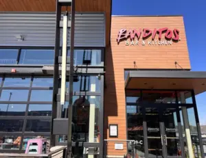 alt="The vibrant and modern dining area at Banditos Bar & Kitchen in Fulton's Maple Lawn, MD."