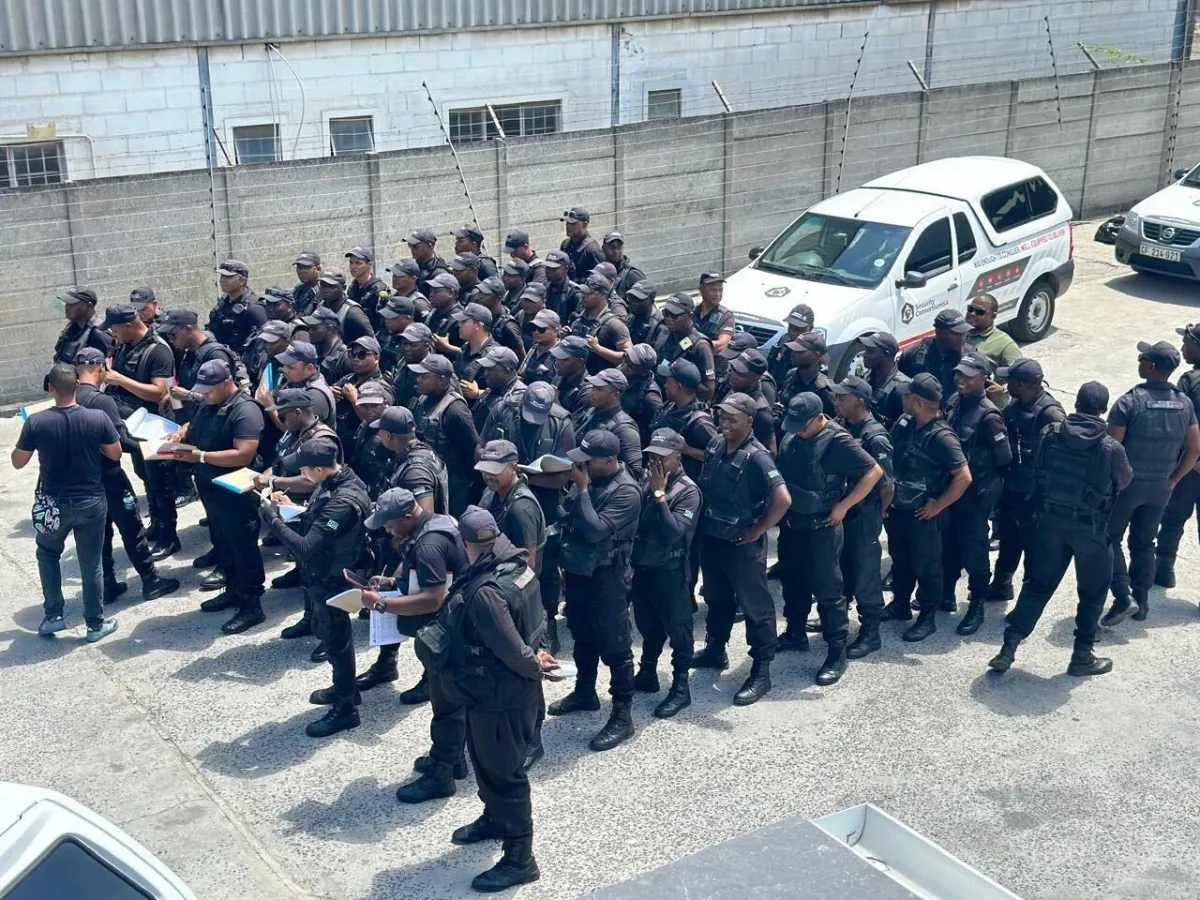 Security Consortium SA team briefing at an industrial site