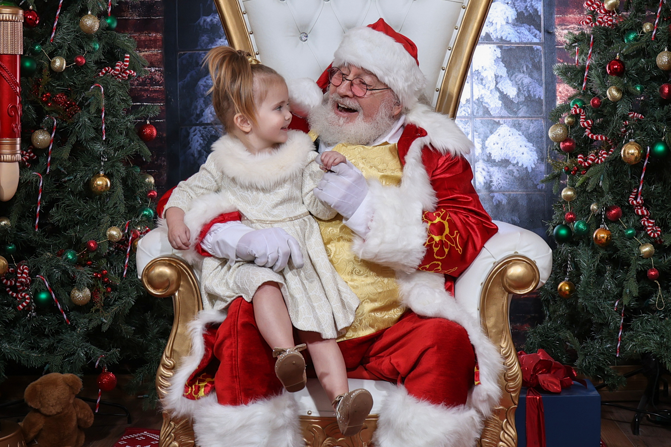 Santa Mayes at Santa on the Square