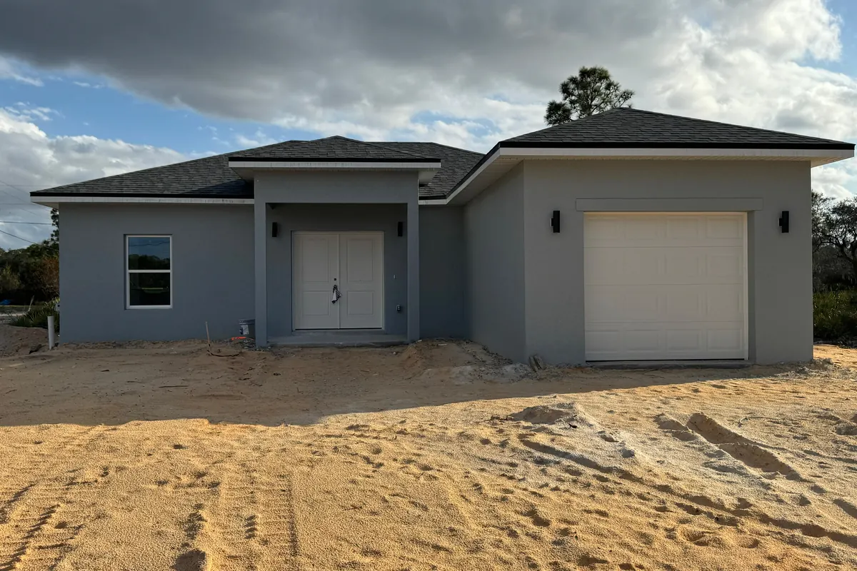 Casa nueva terminada en Sebring, Florida, construida para un inversionista