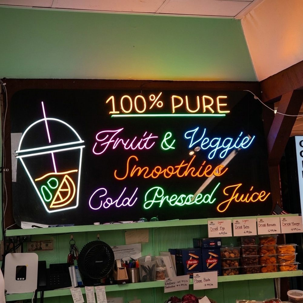 Neon sign for fruit and veggie smoothies and cold pressed juice