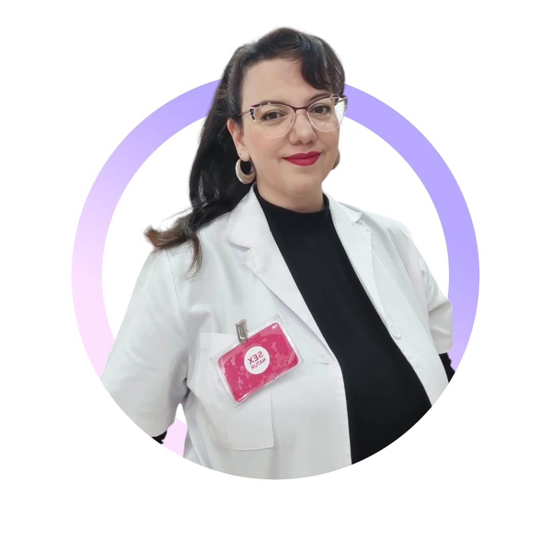 Marien Figueredo es sexóloga integrativa, docente del Máster de Sexología en Tech Universidad Tecnológica, y gerente en Parafarmacia Sexnatur. 
Desde 2012 ha asesorado a más de 8000 mujeres que han pasado por sus charlas, masterclass y talleres grupales de sexualidad. Y acompañado en sus procesos de falta de deseo o dolor íntimo a más de 300 mujeres.