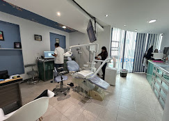 Atención clínica durante un tratamiento dental