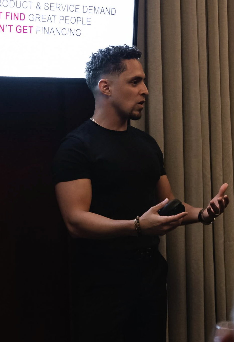 Gil Colon, founder of Growth Syndicate, presenting