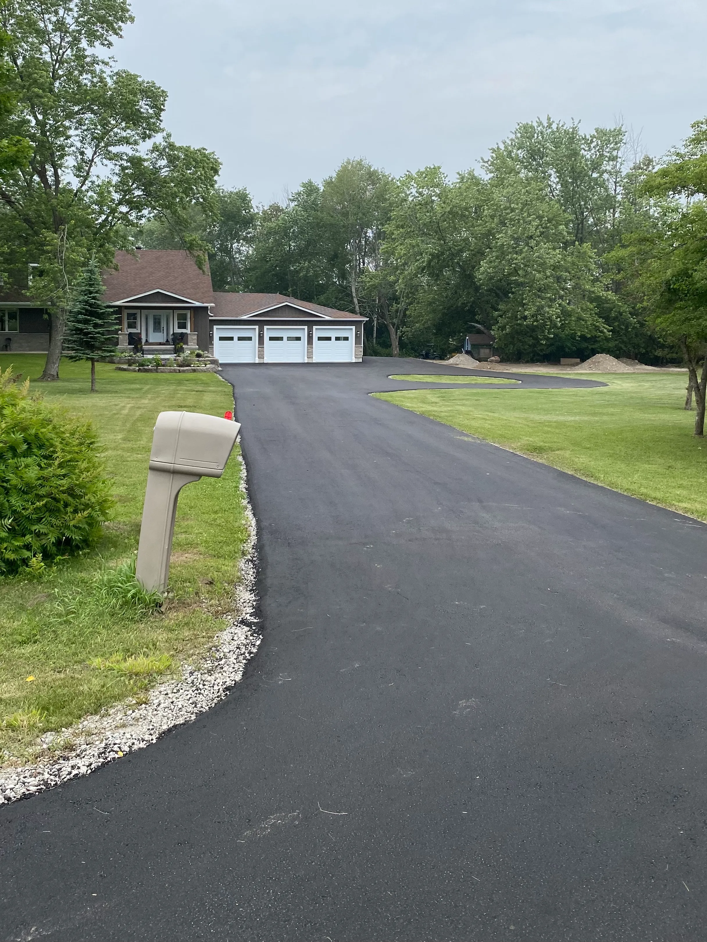 Asphalt Driveway in Uxbridge Ontario | Pavemar Paving