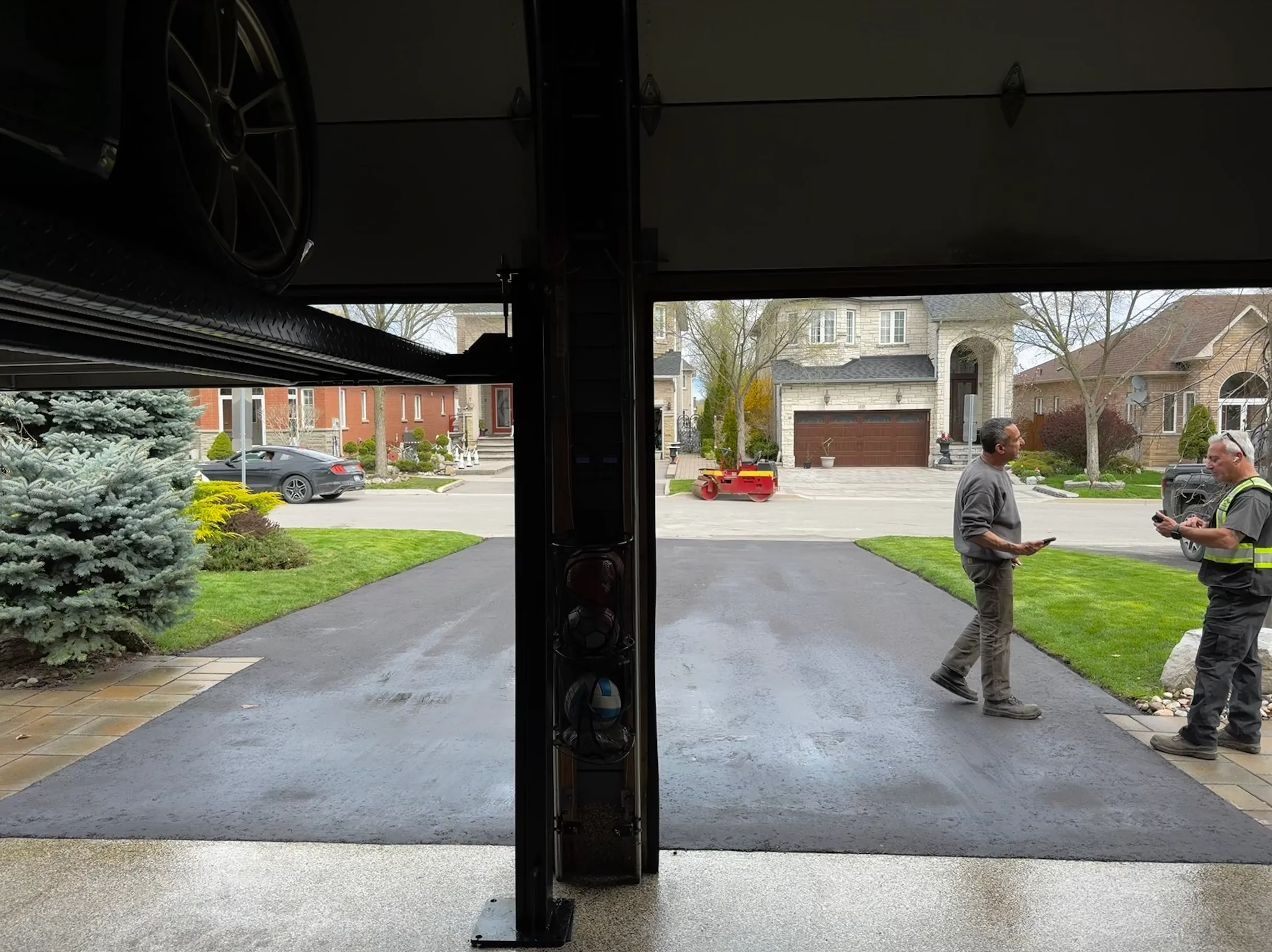 Expert Asphalt Driveway Repaving And Landscaping Adjustments | Pavemar Paving