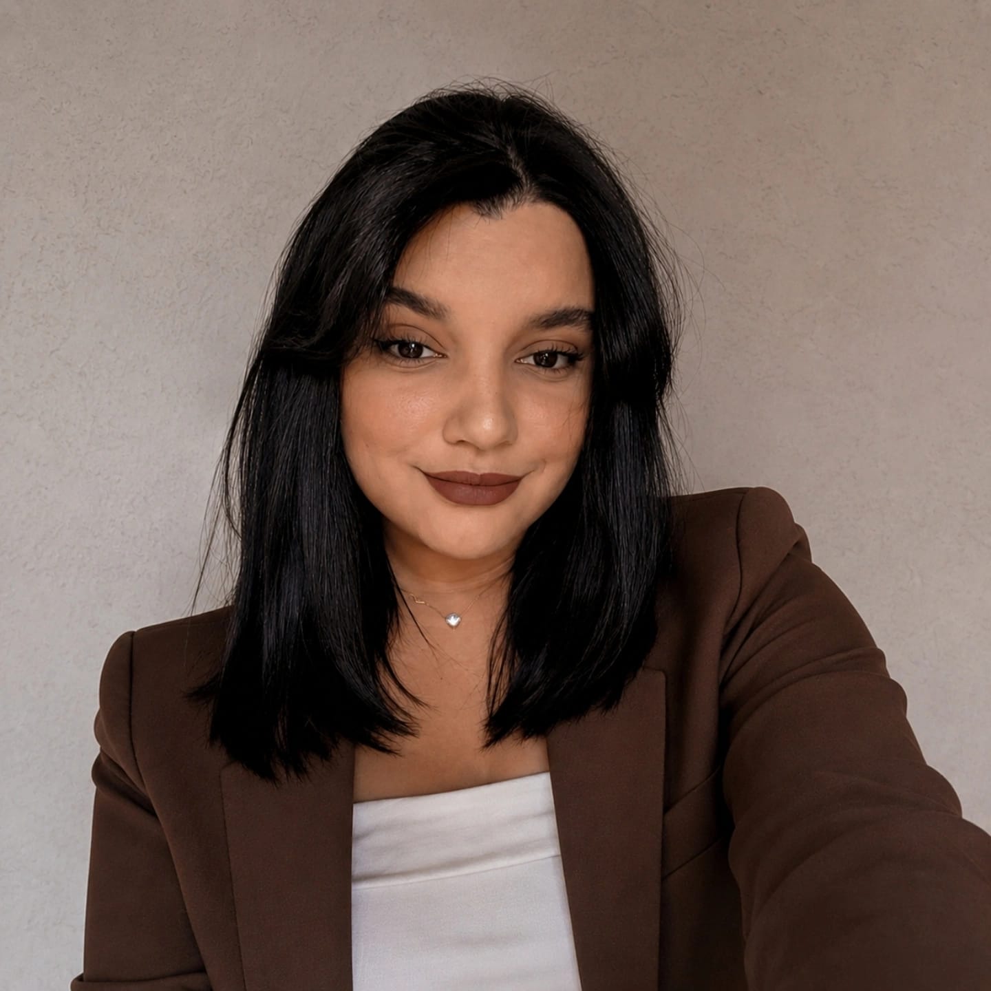 Tainara, assistente administrativa