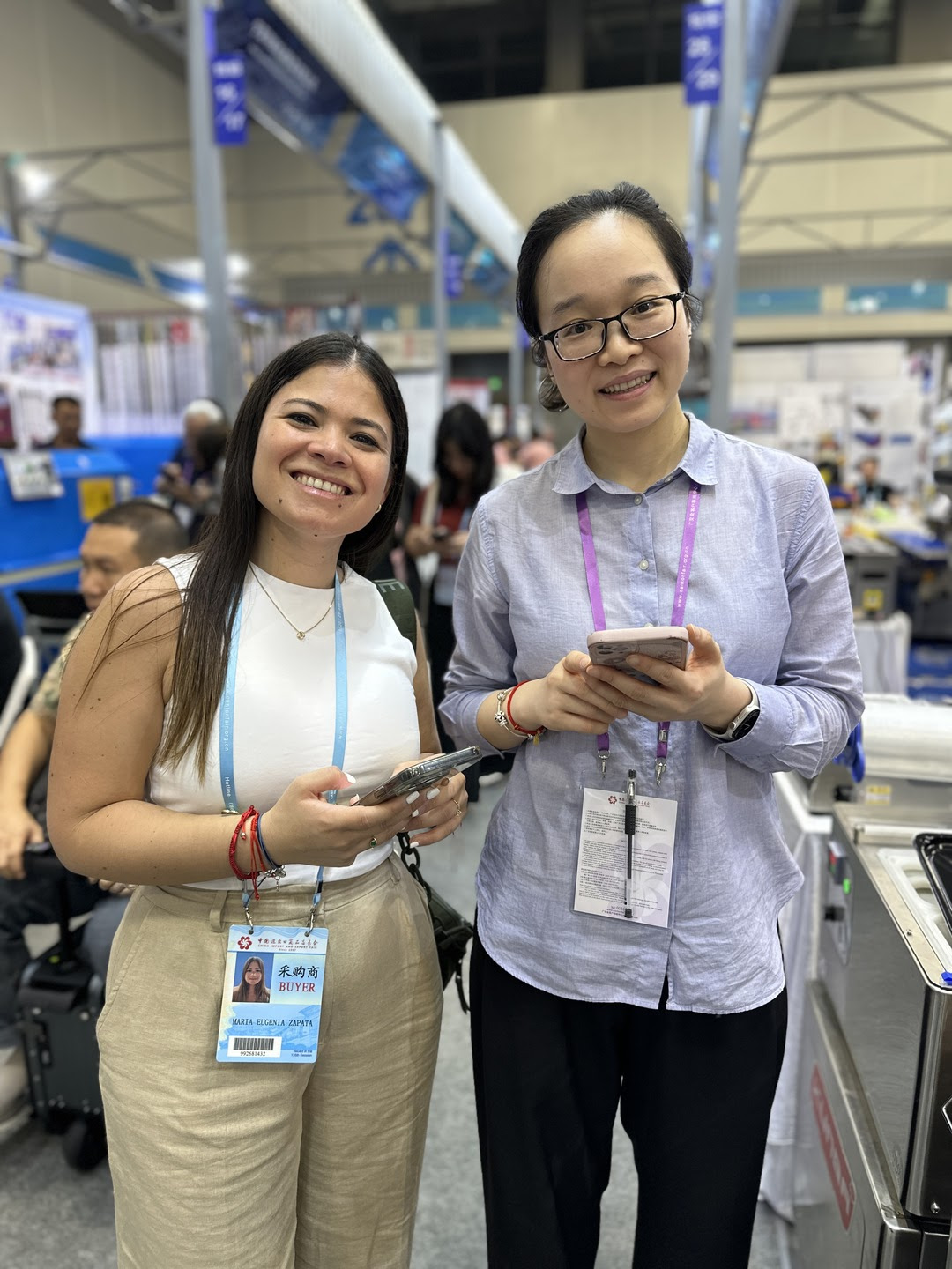 Equipo Mingta durante su trabajo en China